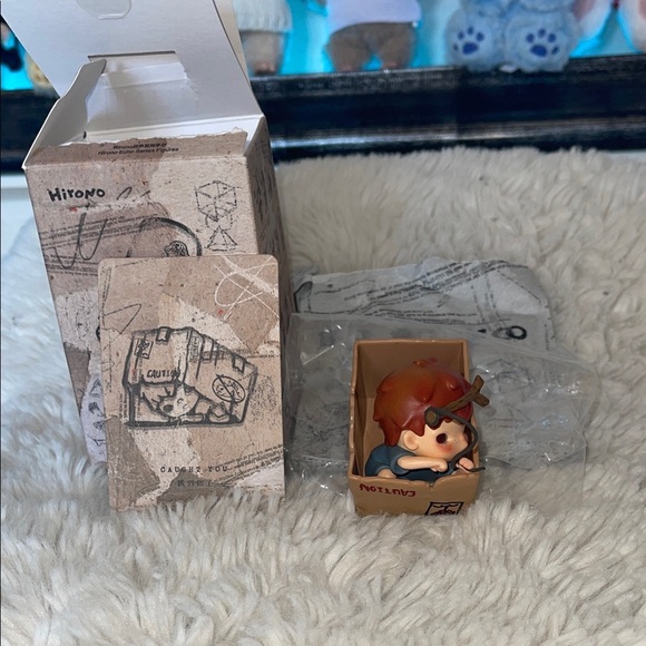 Pop mark Hirono echo Cute Figurine with box collectable item NWT resin plastic - Picture 1 of 14